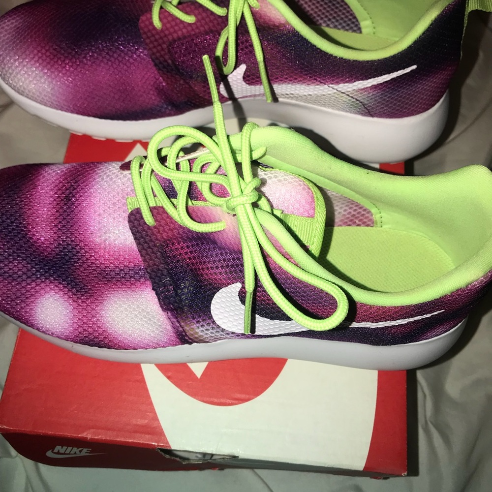 Nike’s - Picture 2 of 4